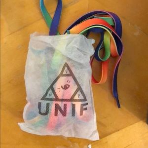 UNIF shoelaces for hellbounds